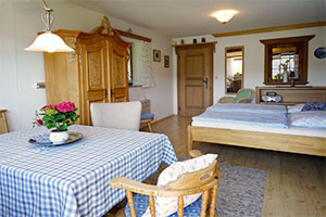 Wohnzimmer in der Ferienwohnung 1 - Ferienwohnungen Kiening in Tegernsee