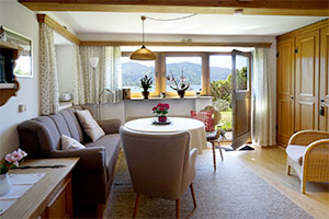 Wohnzimmer in der Ferienwohnung 2 - Ferienwohnungen Kiening in Tegernsee