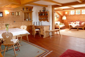 Wohnzimmer in der Ferienwohnung 3 - Ferienwohnungen Kiening in Tegernsee