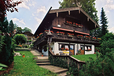 Hausansicht Ferienwohnungen Kiening in Tegernsee